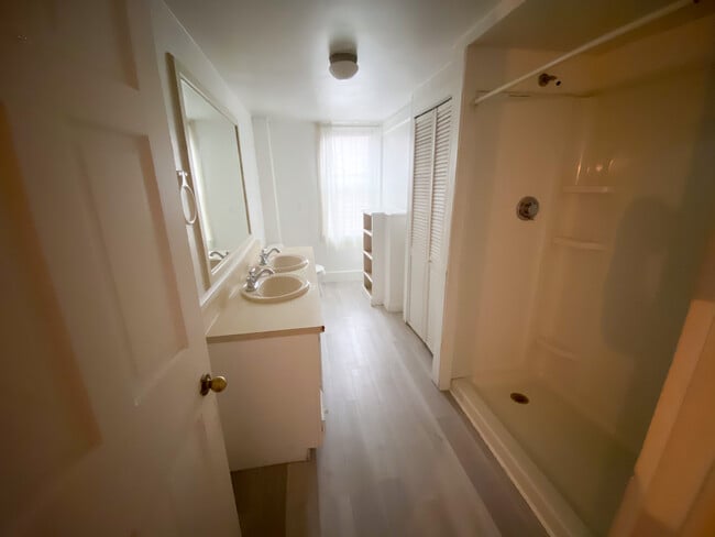 Bathroom - 28 Market St Unit 1