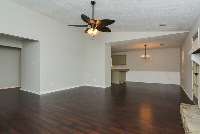 Photo - 3747 Willow Wood Way NW