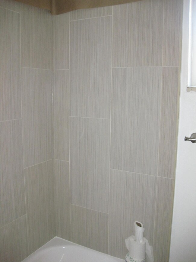 Photo - 831 Meade St