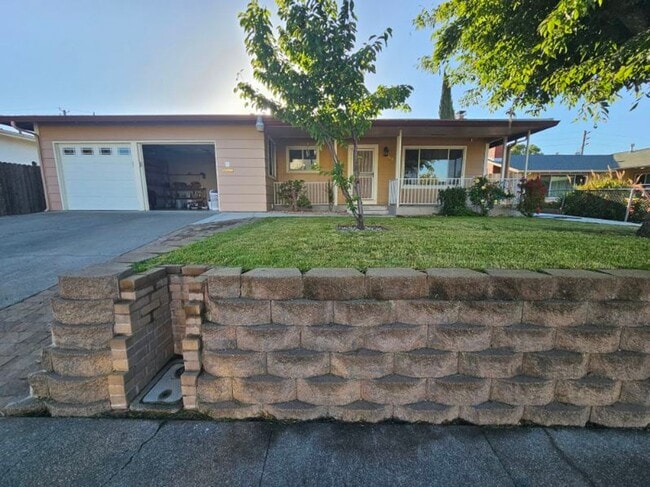Four-Bedroom Fairfield Home! - Four-Bedroom Fairfield Home!