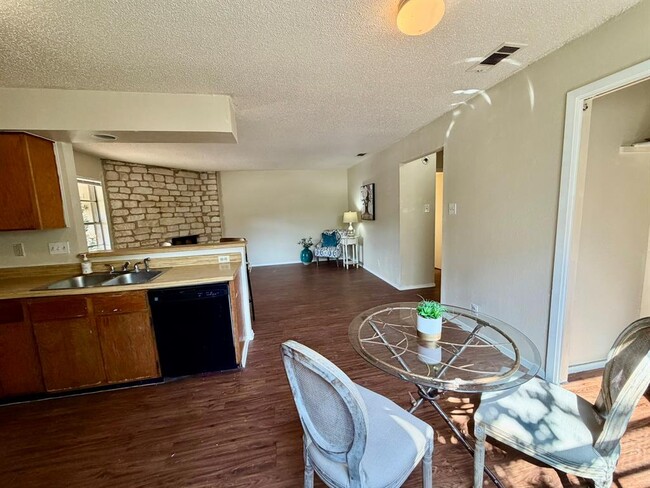Photo - 402 Hedgewood Dr