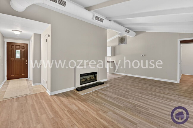 Photo - 3040 E Lincolnshire Blvd Unit B