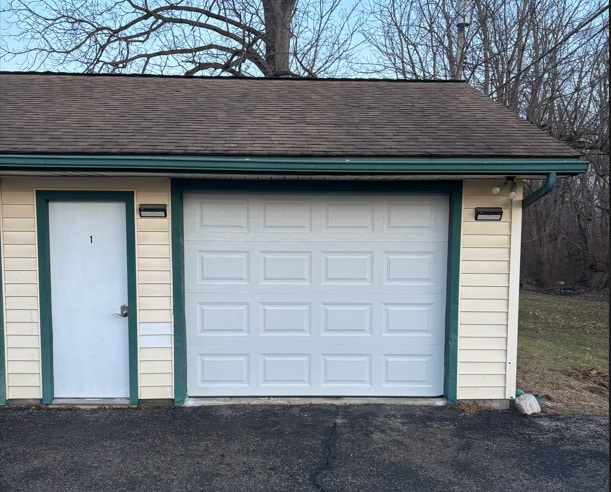 Private enclosed garage with opener - Quiet Furnished 1BR Near EMU, U-M & Hospitals