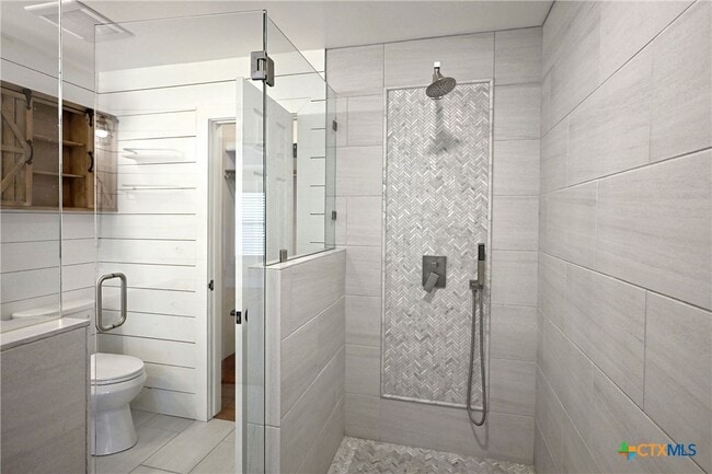 Photo - 953 River Bank