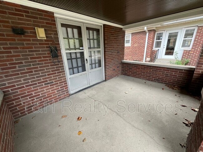 Photo - 4912 E 10th St