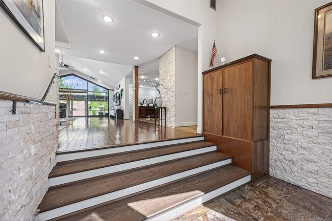 Photo - 16914 Creeksouth Rd
