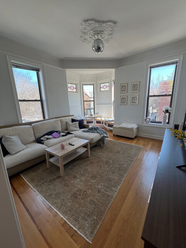 Photo - 2856 N Racine Ave (Chicago, IL)
