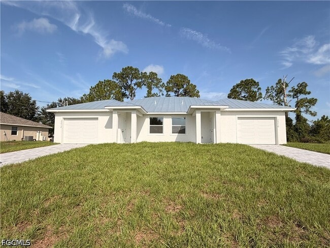 Photo - 2212 Armour Rd