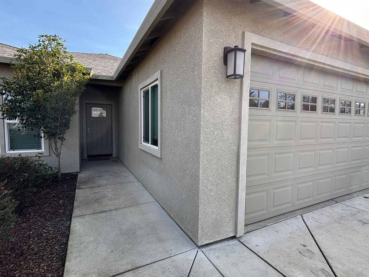 Photo - Beautiful 3 Bed, 2 Bath Home Located in Quaint Cul-de-Sac