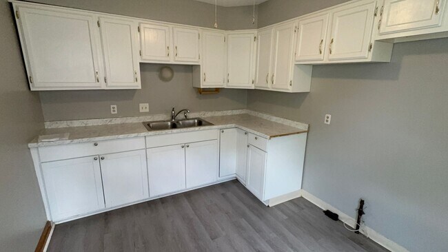 Photo - 925 S Ashburton Rd