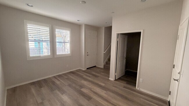 Photo - Modern 3-Story Townhouse