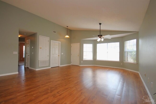 Photo - 386 Mizzen Ln