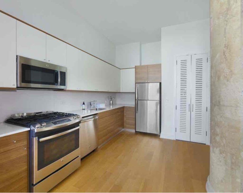 Photo - 43-22 Queens St