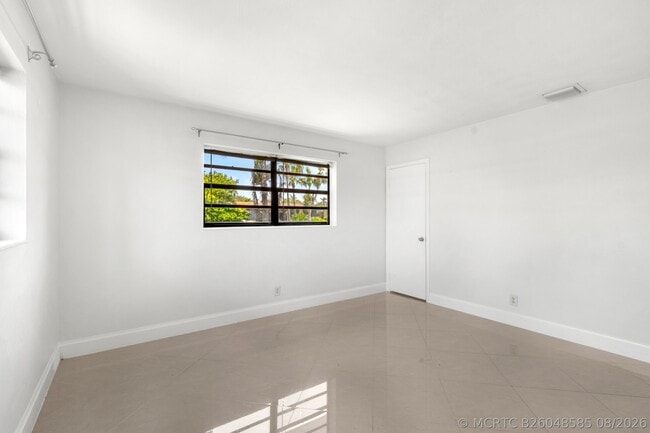 Photo - 477 NE 35th St