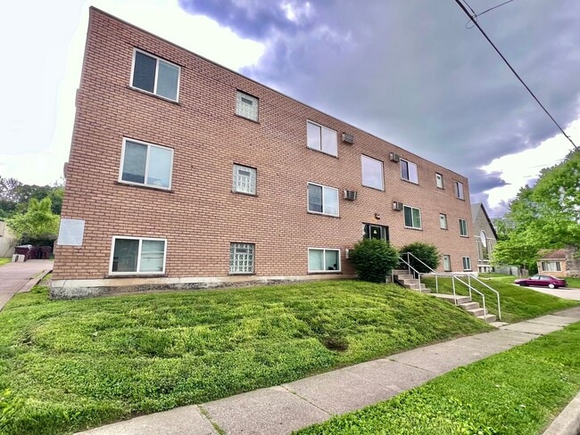 Photo - Washington Apartments