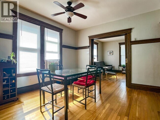 Photo - 328 Gladstone Ave