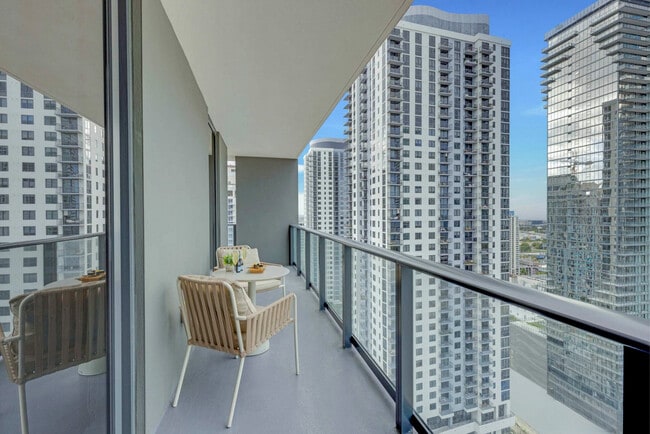 Photo - 601 NE 1st Ave Unidad SI ID1227493P