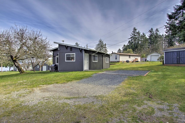 Building Photo - Island Adventure Awaits | Cozy 3BR Waterfront Home