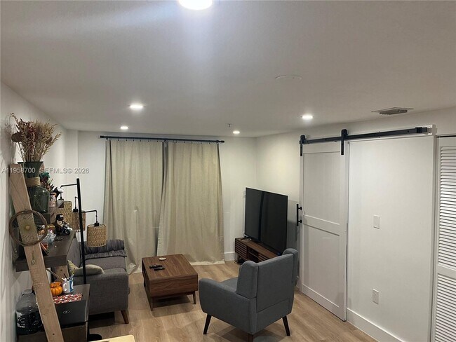 Photo - 218 SW 8th Ave Unidad 205