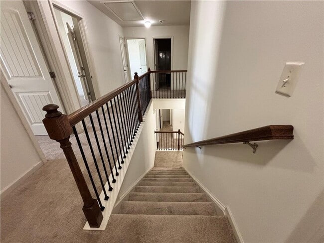 Photo - 609 Stonehurst Ln