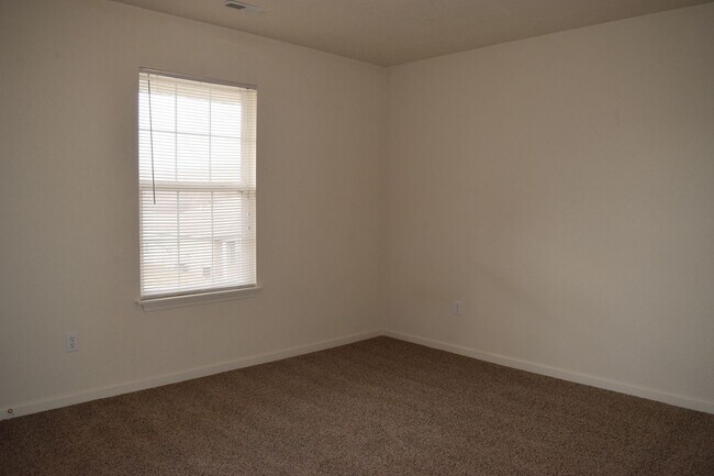 Photo - Beautiful 2 Bedroom, 2 Bathroom Duplex!