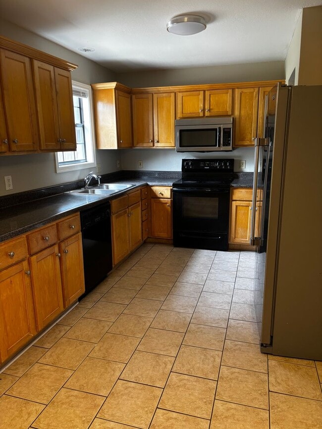 Photo - 4 Bedroom Home Within Minutes from NEA Hospital