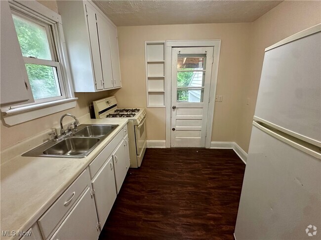 Building Photo - 1248 Pondview Ave Unit 1 Rental