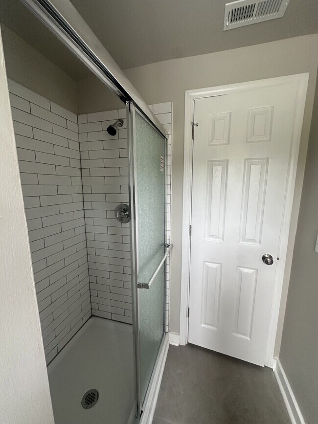 Newly Renovated 2 Bedroom Apartment in West Greenville