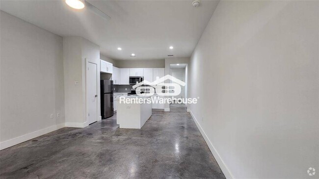 Building Photo - 703 E Phillips St Rental