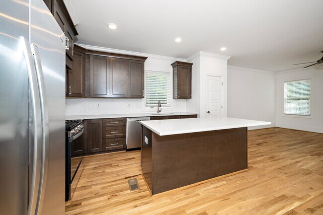 Photo - 1755 Crest Rd