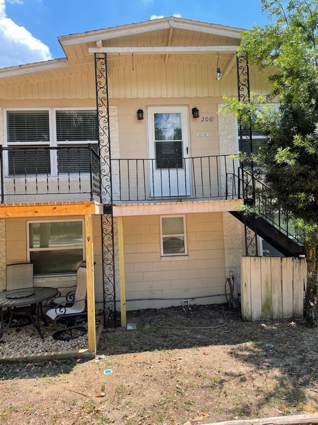 Building Photo - 206 Osceola Ave Unit Apartment B (Upstairs)