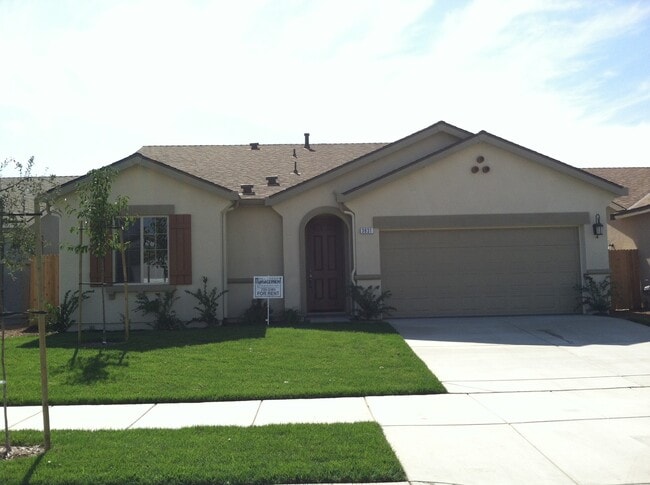 Building Photo - 3 bedroom 2 bath home in South East Visali...