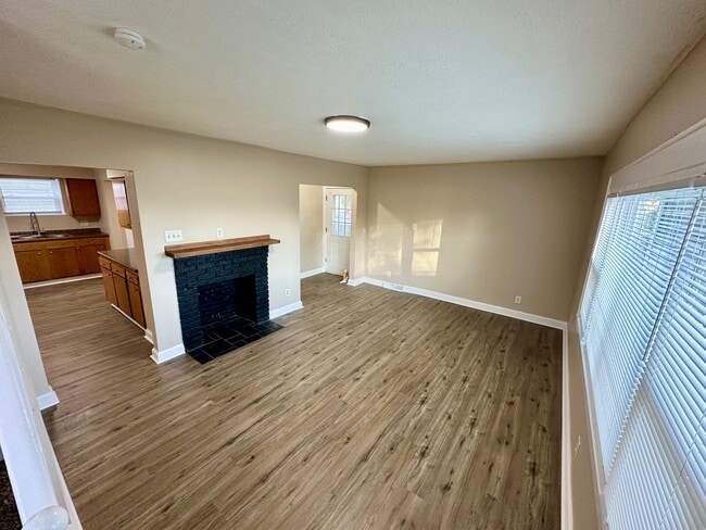 Photo - 1516 Crescent Rd SW