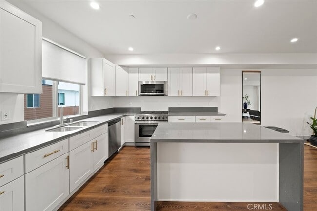 Photo - 24809 Narbonne Ave