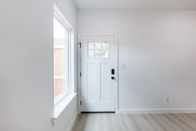 Photo - 1704 Elkhart Ave Unidad B