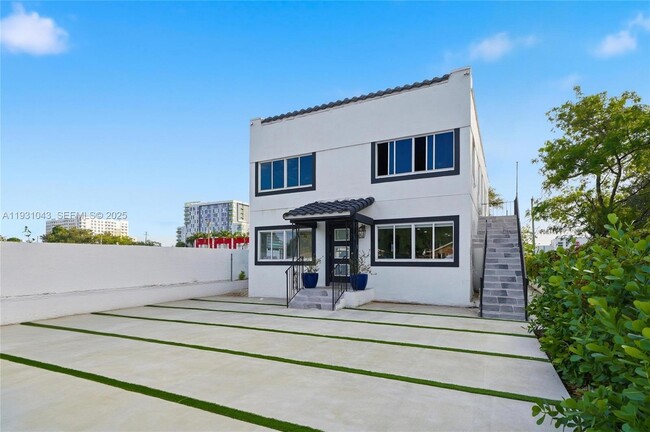 Photo - 1590 NW 38th St Unit 1