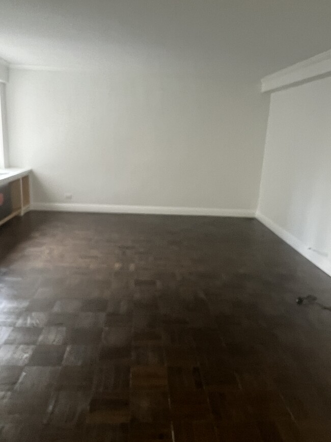 Building Photo - 166 E 63rd St Unit E 63rd St Rental