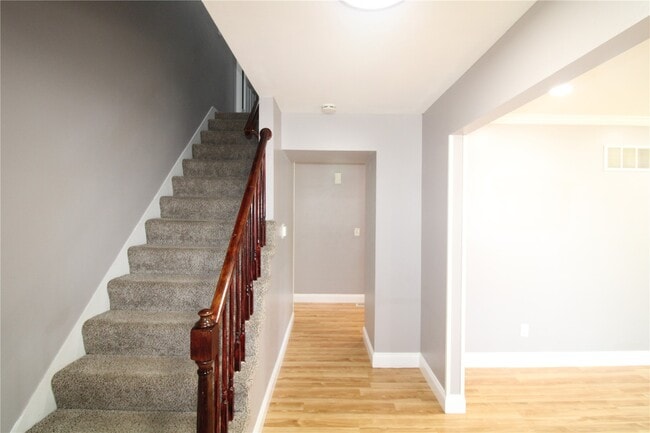 Photo - 912 Oakwood Farms Ln
