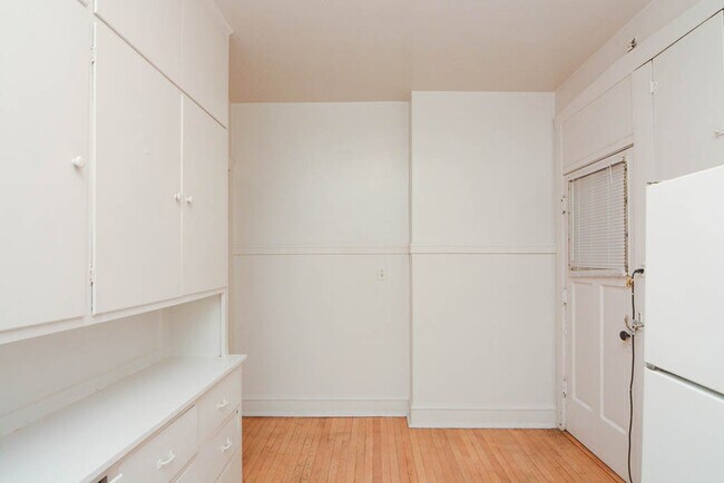 Photo - 1028 Dempster St Unit E3