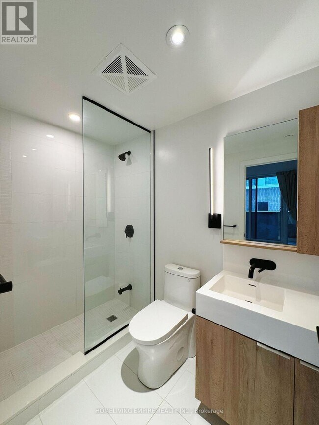 Photo - 117 Broadway Ave Unité 202