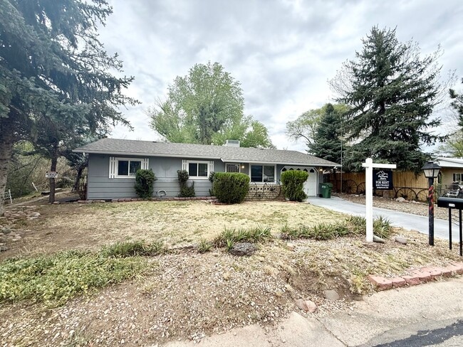 Building Photo - Charming 3 bedroom, 1 bathroom home located just minutes from downtown Prescott.