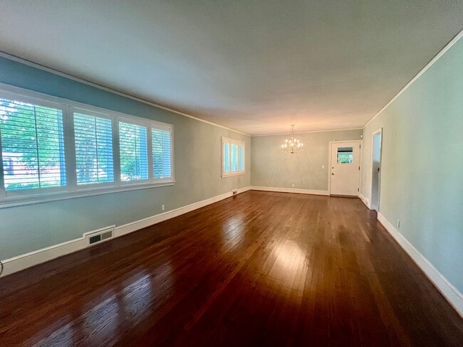 Photo - Charming 5 Bedroom Home Close to Everything!
