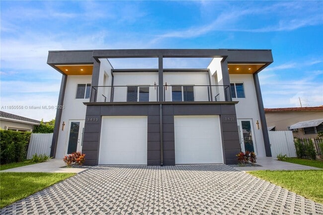 Building Photo - 3431 SW 16th Ter