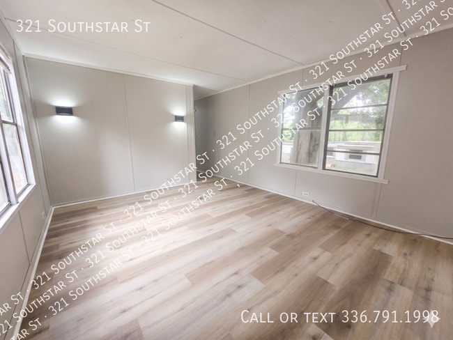 Photo - 321 Southstar St