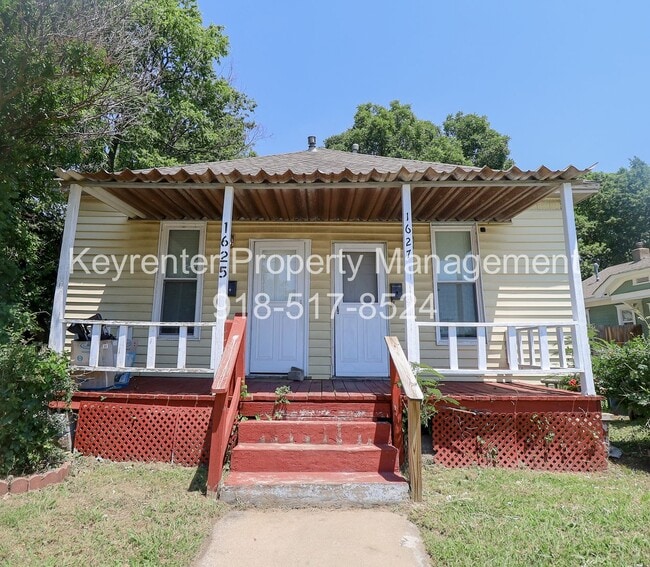 Building Photo - E 4th Street Duplex Unit 1627