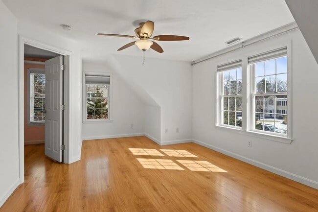 Building Photo - Large 2nd Floor Studio in Quiet Sandwich (Forestdale) Neighborhood