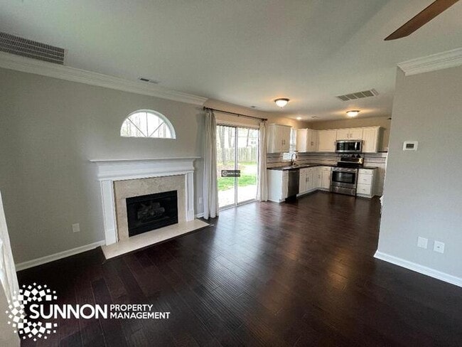 Photo - 4 Bed 2.5 Bath House with Great Yard