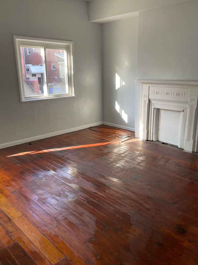 Photo - 5220 Holmes St