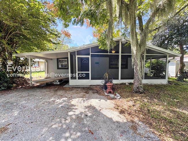 Photo - 2470 Ave E SW