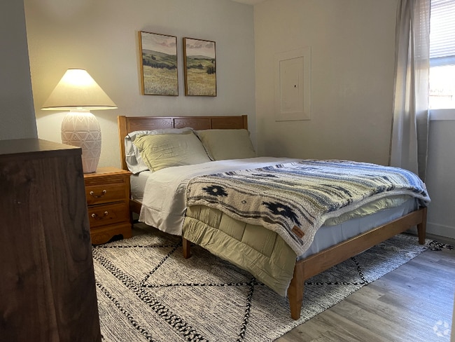 Building Photo - 627 S Melrose St Rental